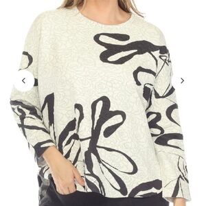 I Noah Hi Lo Dolman Floral Black and White Women's Crewneck Top